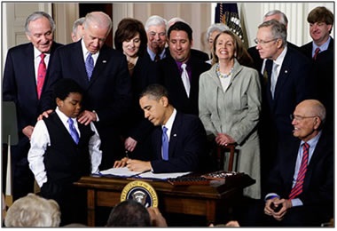 photo of President Barak Obama signing the Affordable Care Act