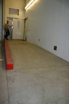 Detainee entrance with ramp